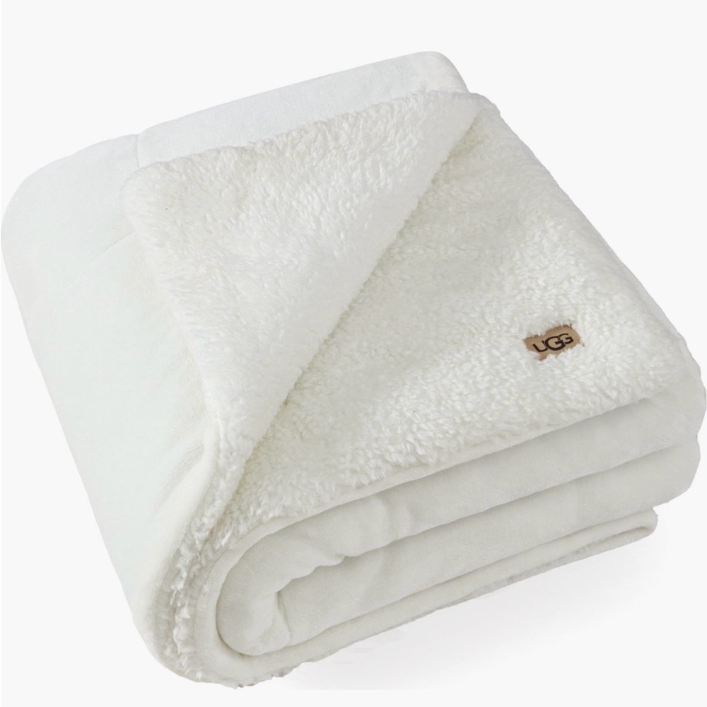 UGG®
Brand New Avery Quilted
Throw Blanket